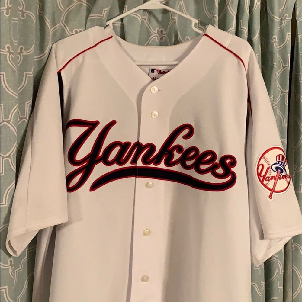 Derek Jeter Yankees jersey. Great shape. XL